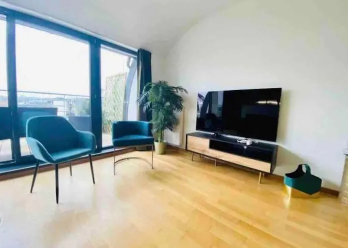 Penthouse 2 Bedrooms In Center Witth Terrace & Parking- 51 아파트 *